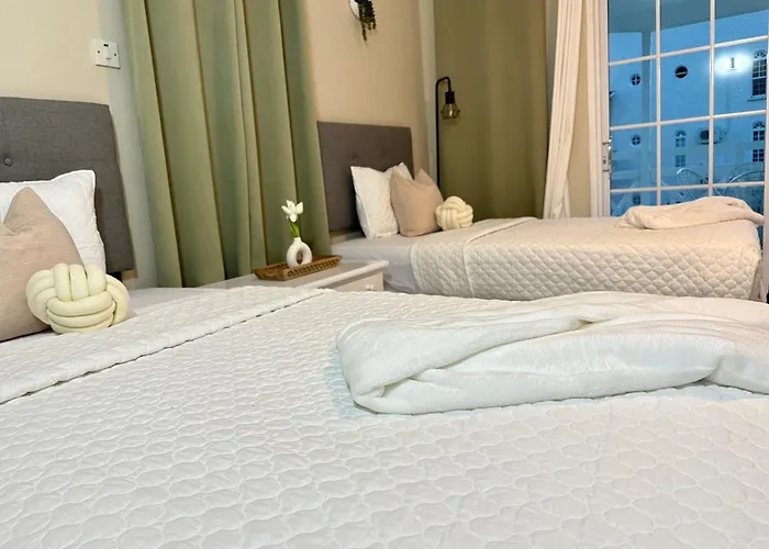 Falcon Oceanview 2br Condo-airport Transportation Available-24-7security Apartment Montego Bay