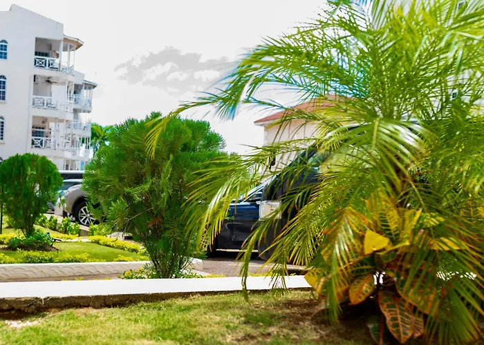 Falcon Oceanview 2br Condo-airport Transportation Available-24-7security Apartment *