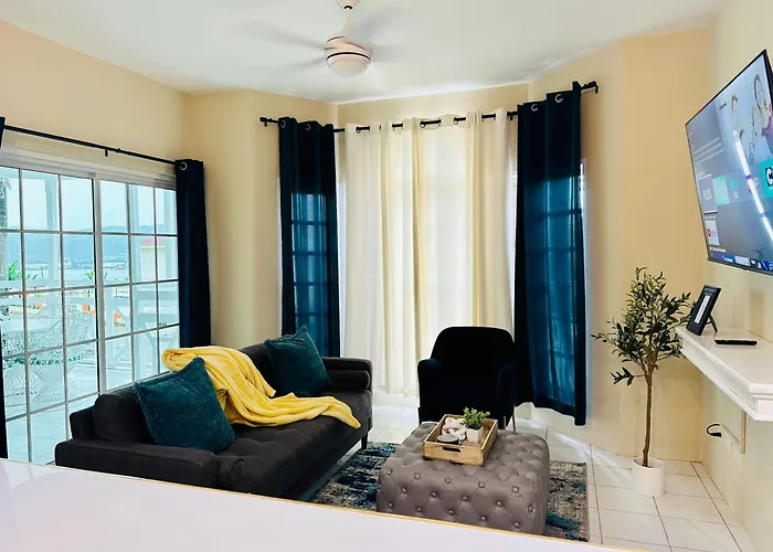 Falcon Oceanview 2br Condo-airport Transportation Available-24-7security Apartment