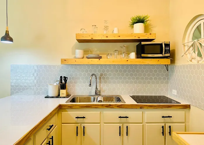 Falcon Oceanview 2br Condo-airport Transportation Available-24-7security *